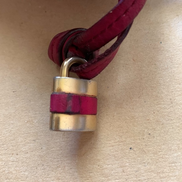 Chloe 6 key/card holder w signature mini padlock - Picture 13 of 17